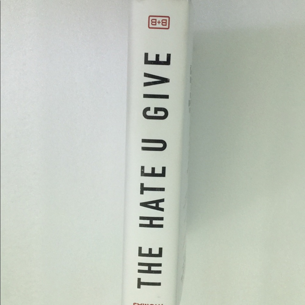 The hate you give by Angie Thomas - Picture 4 of 5
